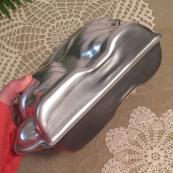 Vintage 3D Bunny Rabbit Cake Pan Mold - Picture 8 of 15